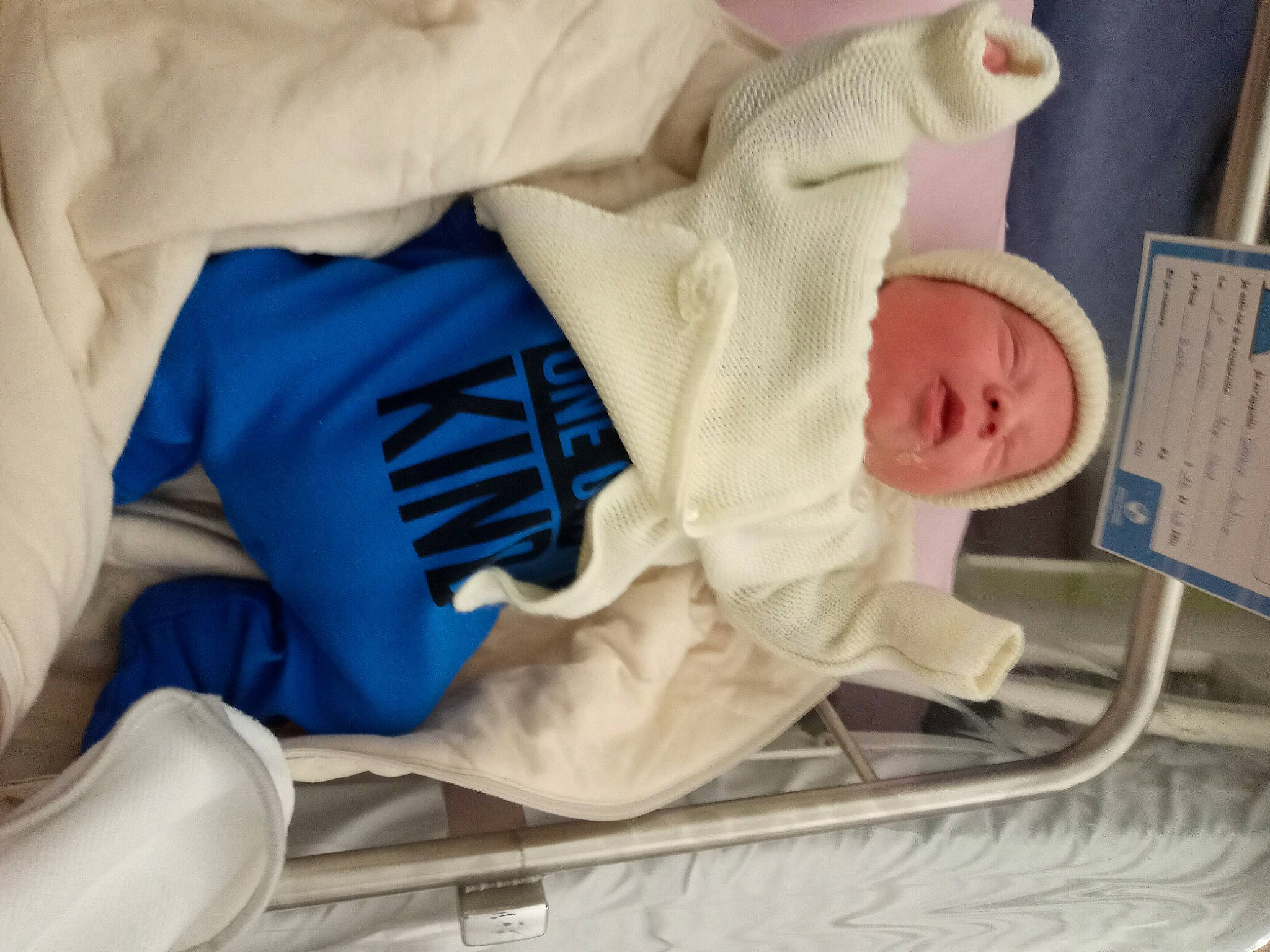 Santino a rejoint le concours — aidez-le/la à gagner de superbes lots ! baby, baby_sleeping, beige, birth, child, comfort, leg, nap, outerwear, person, shoe, sitting, sleep, toddler