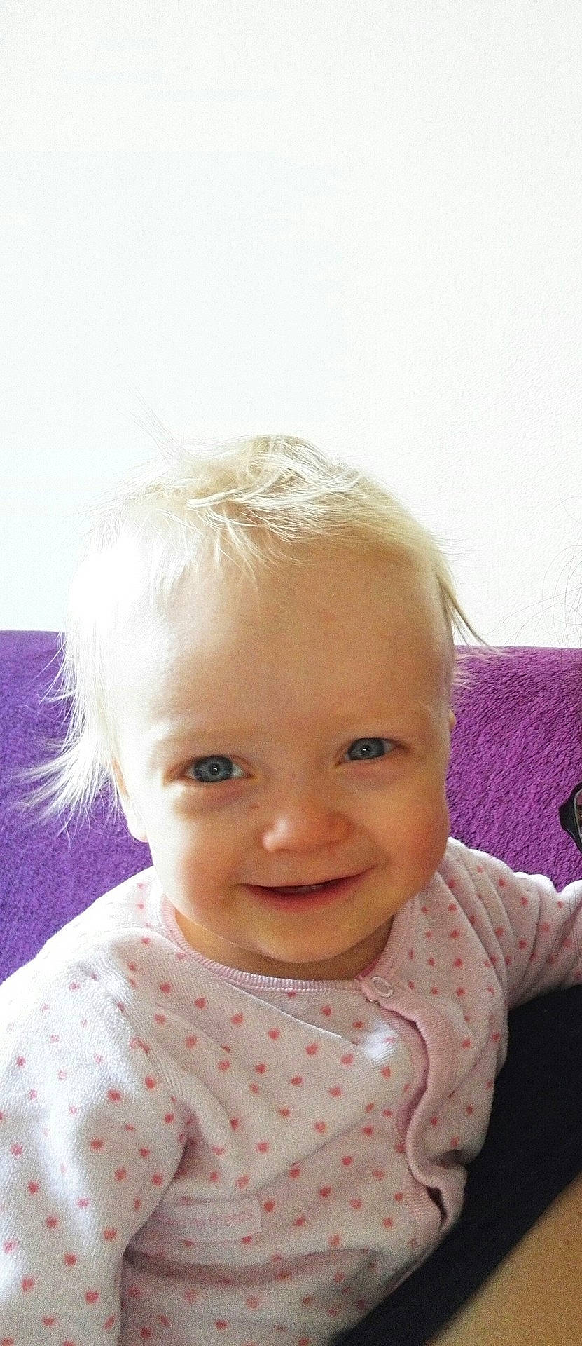 Miléna participe au concours pour gagner de l'argent avec cette photo : blond, cheek, child, ear, eye, face, forehead, girl, hair, happiness, head, human_hair_color, infant, iris, joy, lip, nose, person, pink, skin