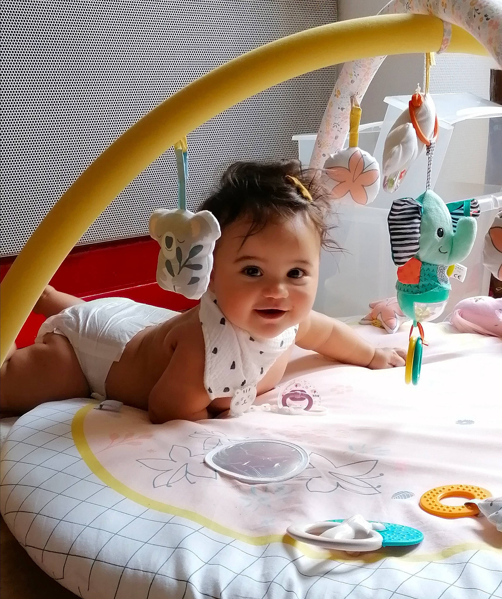 Alana a rejoint le concours — aidez-le/la à gagner de superbes lots ! baby, child, furniture, leisure, person, photography, play, product, room, toddler, vacation