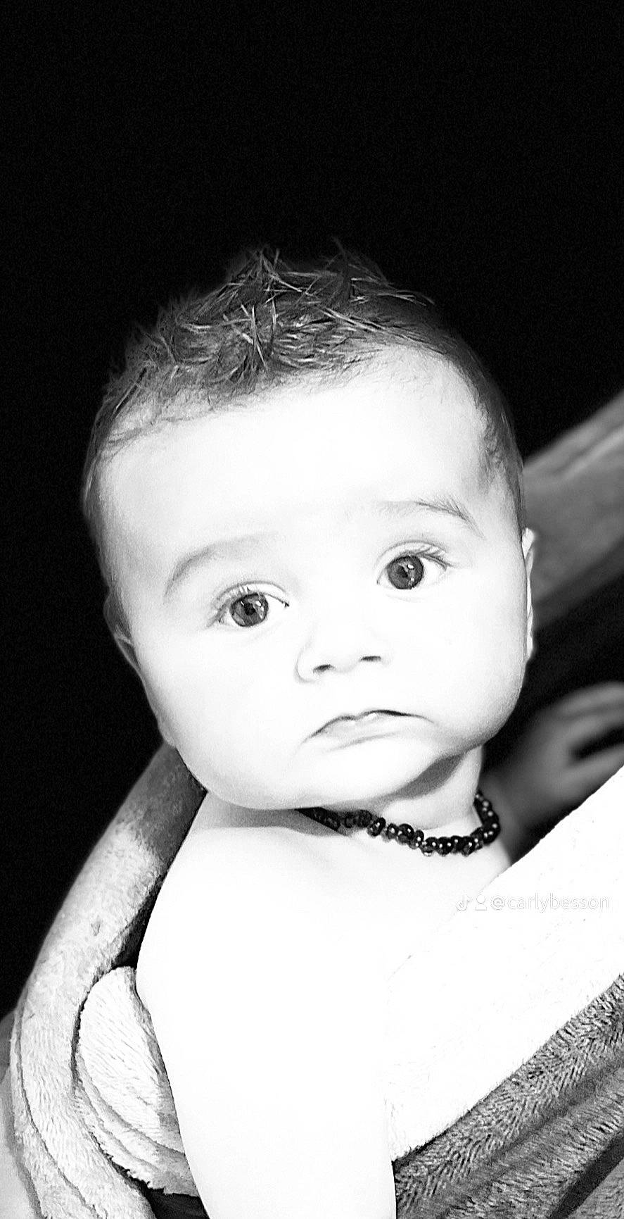 Tayron a rejoint le concours — aidez-le/la à gagner de superbes lots ! baby, black, black_and_white, black_hair, cheek, chin, eye, eyebrow, eyelash, flash_photography, happy, iris, lip, monochrome, monochrome_photography, no_expression, nose, person, skin, style