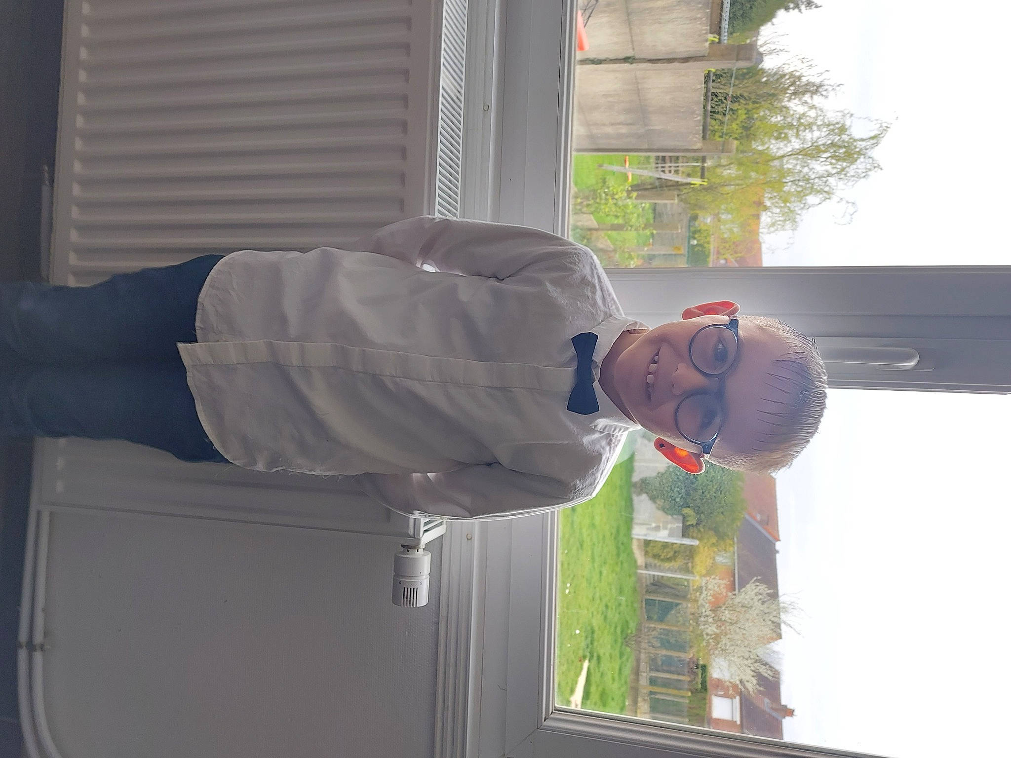 Lookas a rejoint le concours — aidez-le/la à gagner de superbes lots ! dress_shirt, elbow, hat, joy, person, plant, sky, sleeve, tree