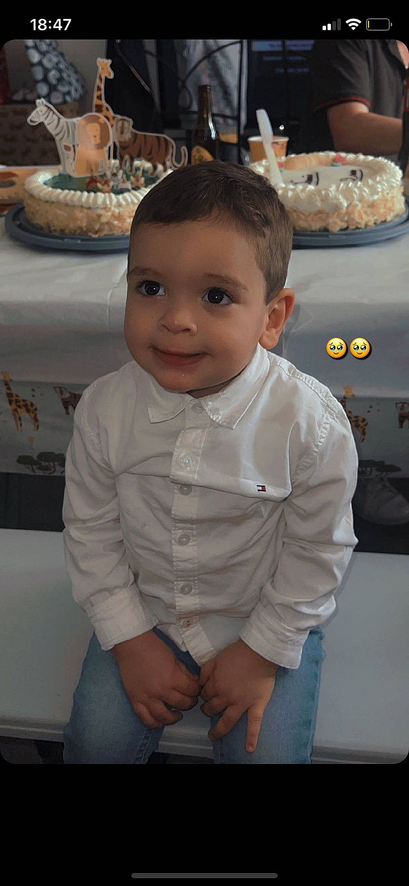 Yanis participe au concours pour gagner de l'argent avec cette photo : baby, baby_toddler_clothing, bumper, cheek, child, flooring, fun, happy, joint, joy, mouth, person, play, room, sitting, skin, sleeve, smile, t_shirt, toddler