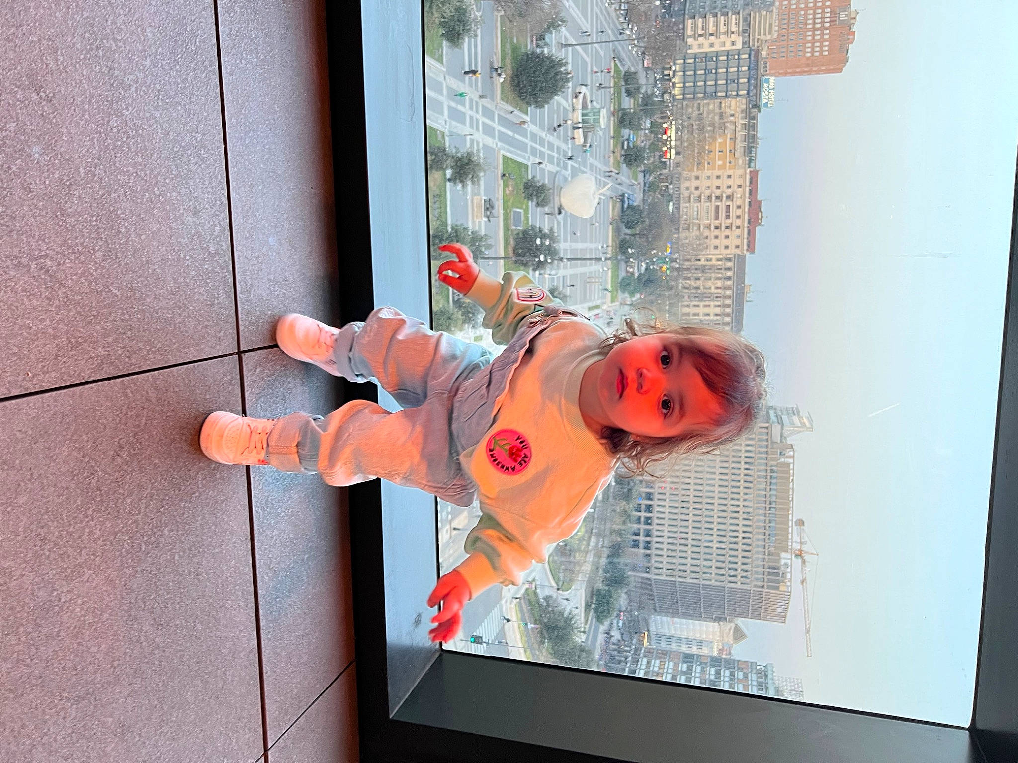 Lya a rejoint le concours — aidez-le/la à gagner de superbes lots ! carmine, display_device, facade, fictional_character, flat_panel_display, fun, gadget, led_backlit_lcd_display, machine, multimedia, orange, output_device, person, personal_protective_equipment, room, stuffed_toy, toddler, toy, window