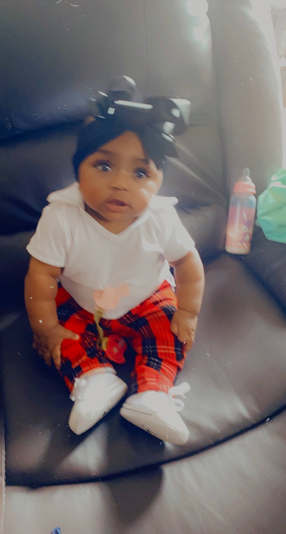 Denavia is registered to the contest to win money with this photo: automotive_design, baby, baby_toddler_clothing, car_seat, child, comfort, finger, fun, happy, human_leg, leisure, person, pink, recreation, sitting, skin, sleeve, t_shirt, thumb, toddler