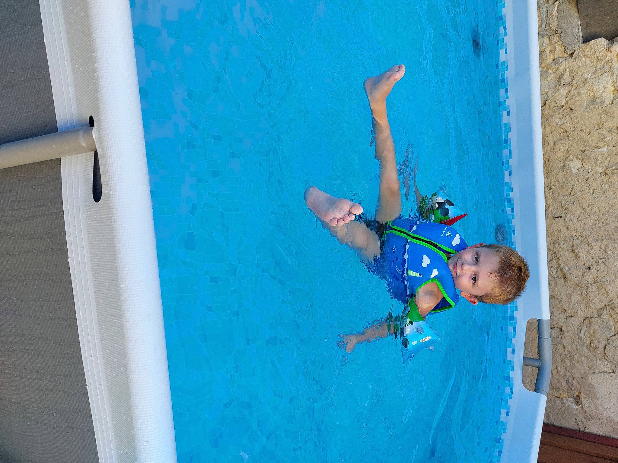 Joris a rejoint le concours — aidez-le/la à gagner de superbes lots ! adventure, aqua, azure, blue, climbing, climbing_harness, competition, competition_event, elbow, electric_blue, fun, individual_sports, joy, leisure, person, recreation, rock_climbing_equipment, rope, shorts, sport_climbing