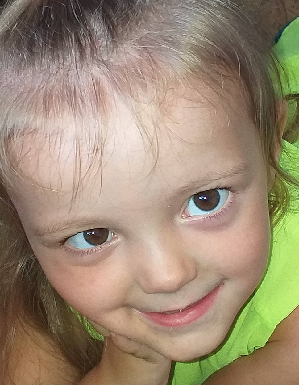 Louanna participe au concours pour gagner de l'argent avec cette photo : beauty, blond, brown_hair, cheek, child, chin, close_up, eye, eyebrow, face, facial_expression, forehead, hair, hairstyle, head, iris, joy, lip, nose, person