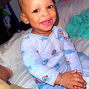 Abdourahamane Barry participe au concours pour gagner de l'argent avec cette photo : toddler, child, smile, pajamas, bed, happy, indoors, person, clothing, face, sitting, home, cute, baby, joy, hand, bracelet, blanket, fabric, room