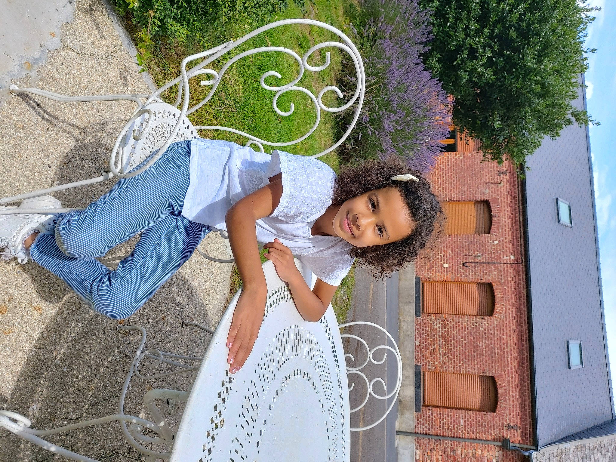 Maïwenn a rejoint le concours — aidez-le/la à gagner de superbes lots ! automotive_wheel_system, chalk, child, design, dress, fashion_accessory, fun, garden, grass, happy, joy, leisure, pattern, people_in_nature, person, plant, sandal, shrub, t_shirt, toddler