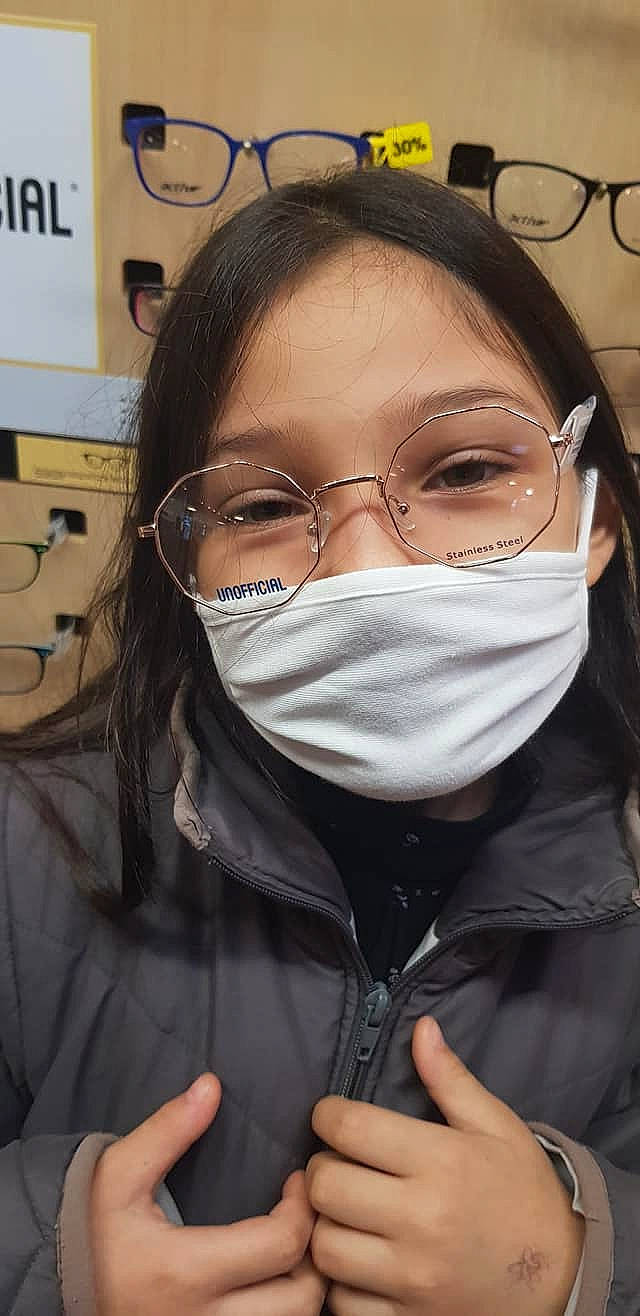 Jamy-lee participe au concours pour gagner de l'argent avec cette photo : cheek, cool, event, eyebrow, eyelash, eyewear, fashion_accessory, fun, mouth, nose, outerwear, person, personal_protective_equipment, selfie, vision_care