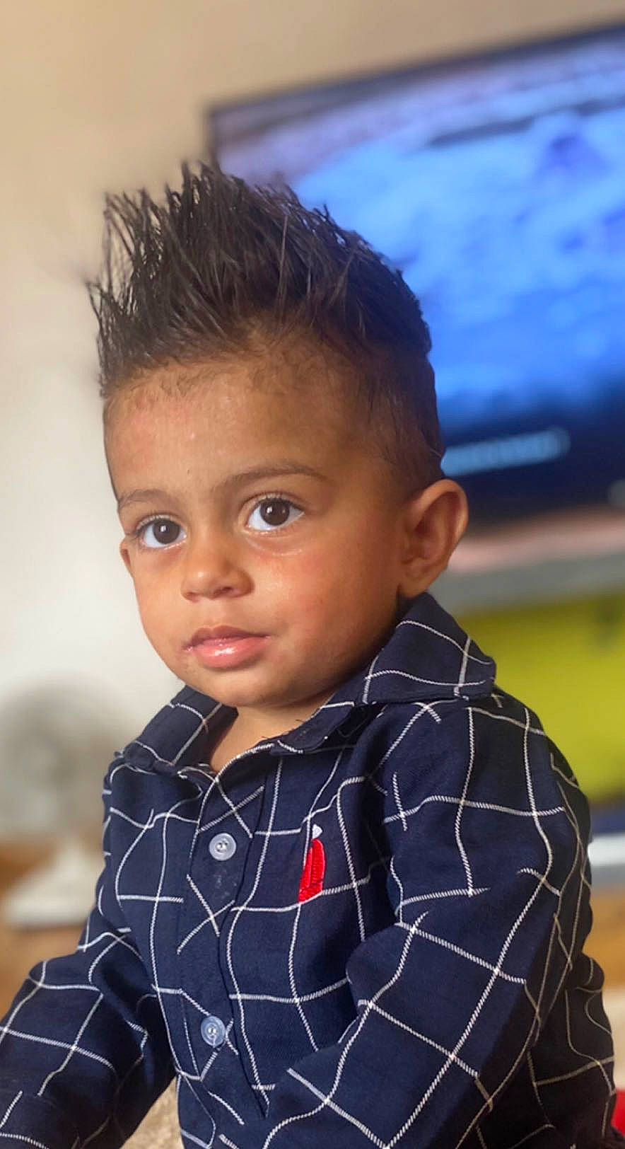 Jesus a rejoint le concours — aidez-le/la à gagner de superbes lots ! black_hair, cheek, chin, cool, dress_shirt, facial_expression, flash_photography, forehead, hair, hairstyle, happy, head, lip, nose, person, plaid, shirt, skin, sleeve, tartan