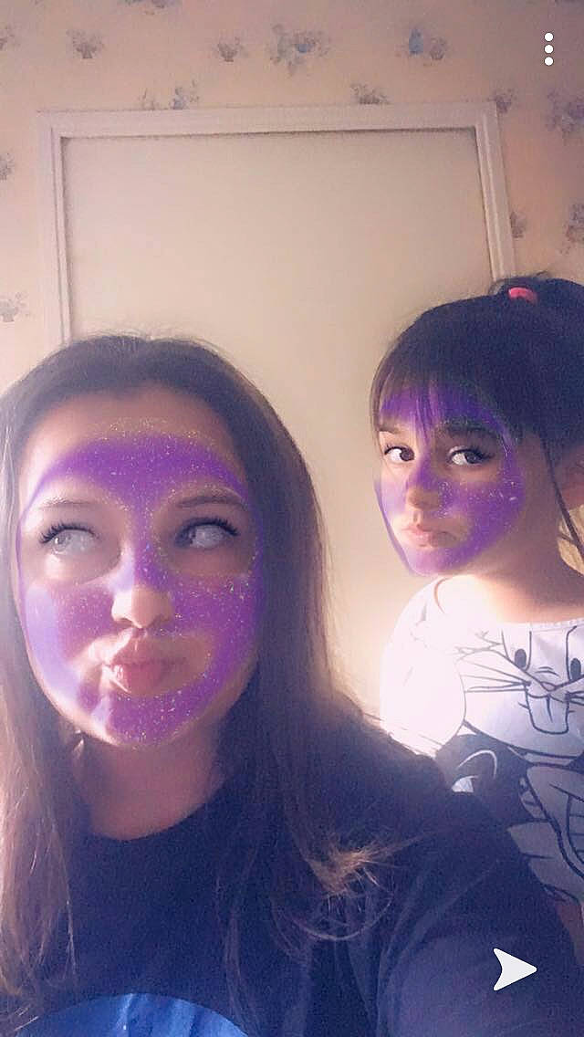 Kayna participe au concours pour gagner de l'argent avec cette photo : black_hair, cheek, eye, eyebrow, face, forehead, fun, hair, hair_coloring, head, jaw, lavender, lip, mouth, nose, person, photography, purple, selfie, smile