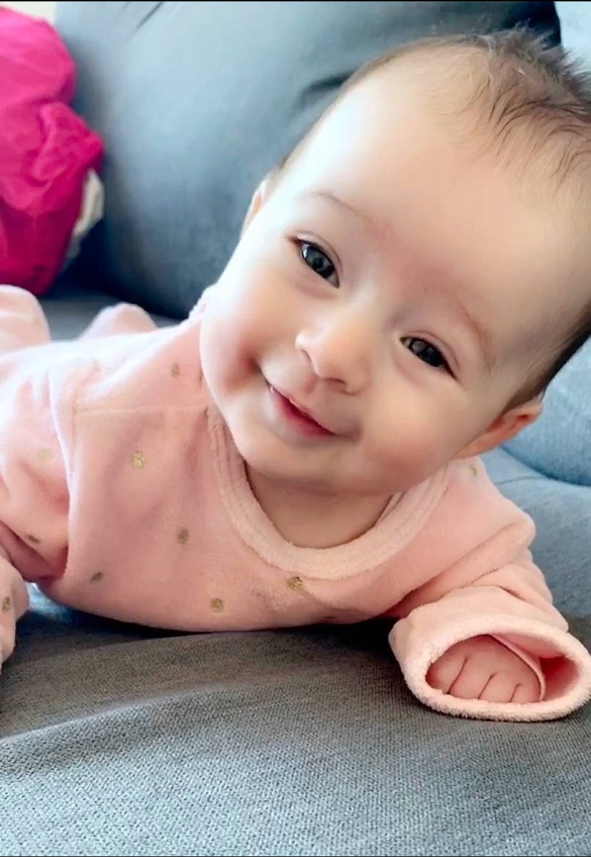 Tiffany participe au concours pour gagner de l'argent avec cette photo : baby, beauty, cheek, child, chin, crawling, face, facial_expression, head, joy, lip, mouth, nose, person, pink, skin, smile, toddler, tummy_time