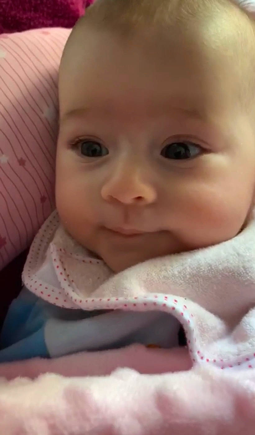 Tiffany a rejoint le concours — aidez-le/la à gagner de superbes lots ! baby, baby_making_funny_faces, beauty, cheek, child, chin, close_up, eye, eyebrow, face, facial_expression, forehead, head, iris, lip, mouth, nose, person, skin, smile