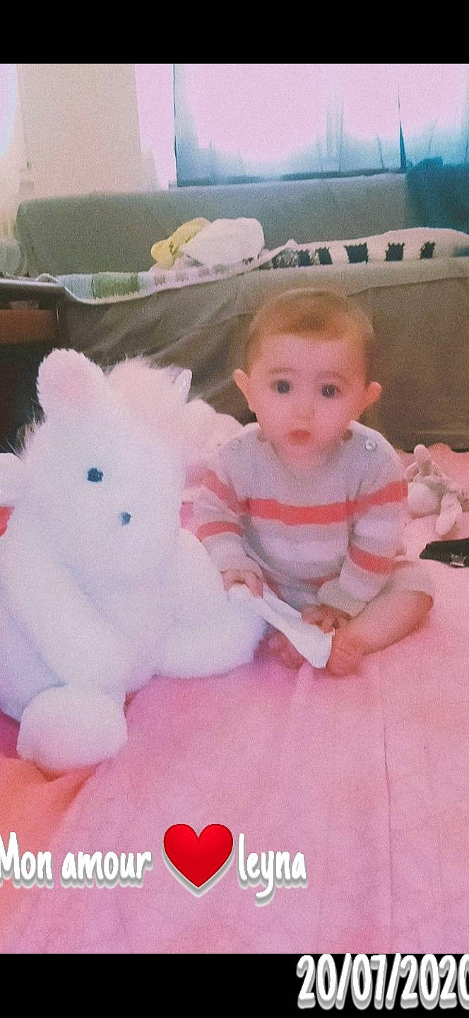 Leyna participe au concours pour gagner de l'argent avec cette photo : baby, cheek, child, doll, eye, head, nose, person, pink, plush, product, room, skin, stuffed_toy, teddy_bear, textile, toddler, toy