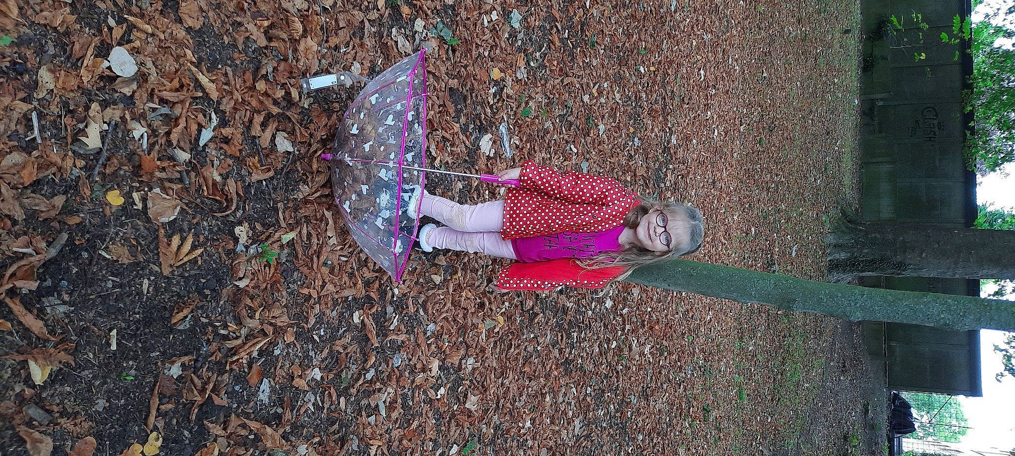 Kaylee a rejoint le concours — aidez-le/la à gagner de superbes lots ! asphalt, child, circle, concrete, fun, grass, joy, magenta, pattern, people_in_nature, person, recreation, road_surface, shadow, sidewalk, smile, soil, sunglasses, toddler, tree