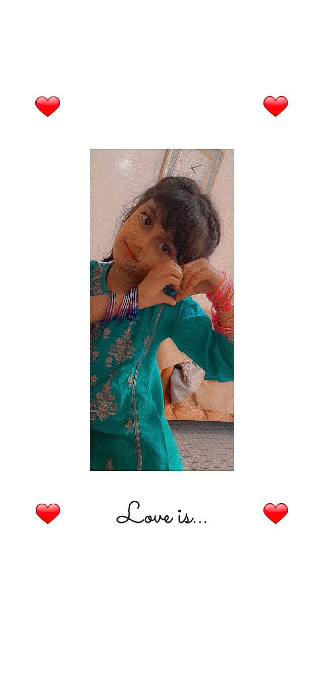 Zaynah a rejoint le concours — aidez-le/la à gagner de superbes lots ! day_dress, dress, elbow, electric_blue, fashion_accessory, fashion_design, font, formal_wear, gesture, happy, jewellery, magenta, neck, pattern, peach, person, photograph, pink, red, sleeve