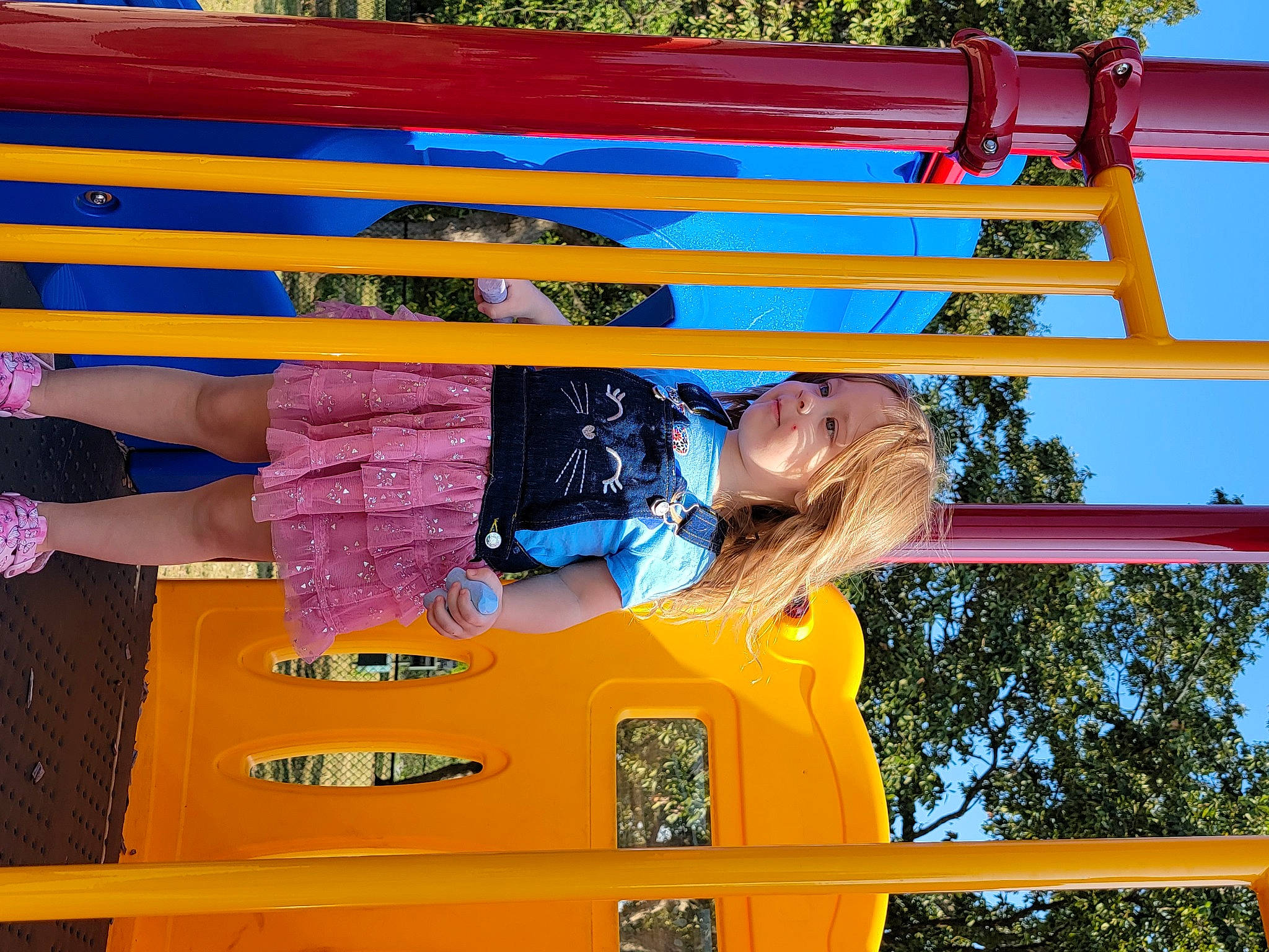 Evelynn is registered to the contest to win money with this photo: electric_blue, fun, human_leg, leisure, person, pole, recreation, shorts, sky, thigh, travel, tree, vacation, wood