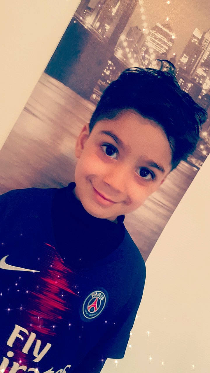 Iyad a rejoint le concours — aidez-le/la à gagner de superbes lots ! active_shirt, cool, eyebrow, forehead, joy, long_sleeved_t_shirt, person, portrait, sleeve, space, sports_jersey, tints_and_shades