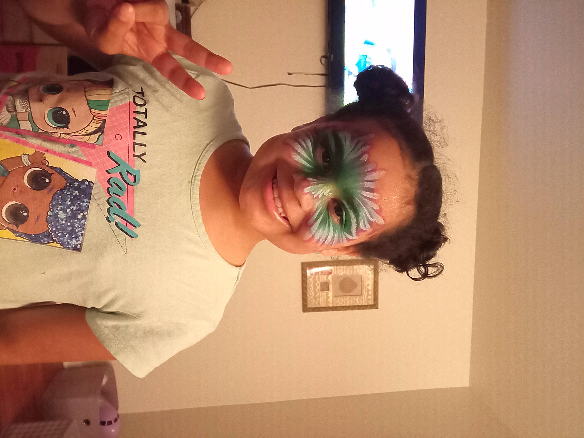 Jaida is registered to the contest to win money with this photo: art, bangs, chest, child, elbow, eyelash, eyewear, flesh, fun, hair_care, happy, joy, mouth, person, room, sleeve, smile, t_shirt, top, visual_arts