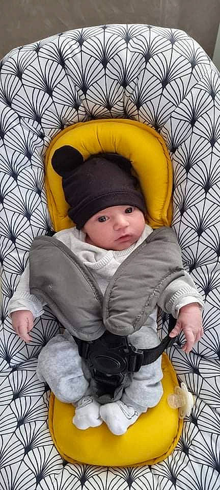 Louka a rejoint le concours — aidez-le/la à gagner de superbes lots ! baby, baby_sleeping, baby_toddler_clothing, beanie, cap, cheek, child, comfort, eye, fun, head, headwear, knit_cap, linens, outerwear, pattern, person, sitting, sleeve, toddler
