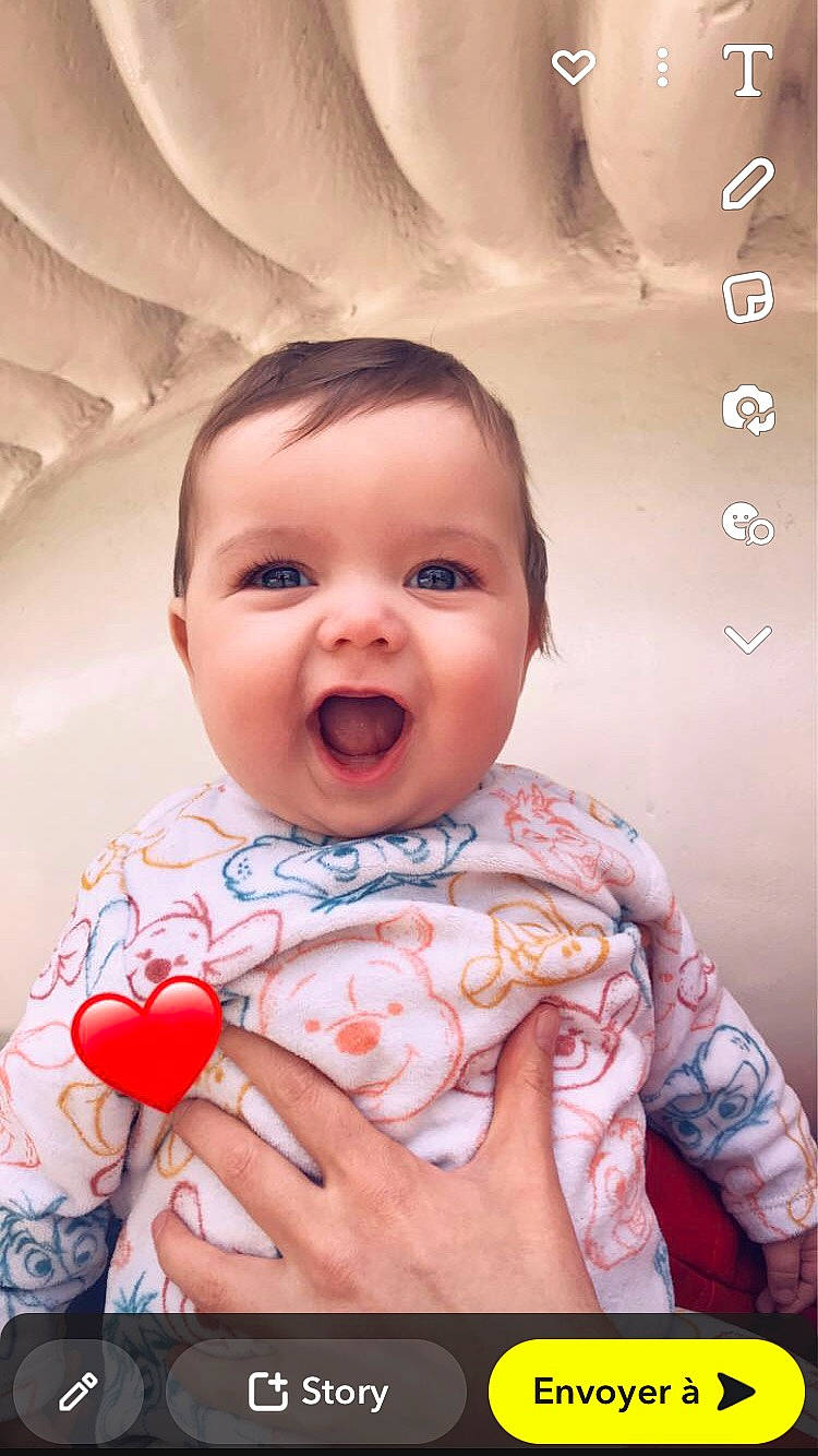 Tiago participe au concours pour gagner de l'argent avec cette photo : arm, baby, baby_toddler_clothing, cheek, child, comfort, flash_photography, fun, gesture, hand, happy, iris, lip, mouth, nose, organ, person, pink, skin, smile