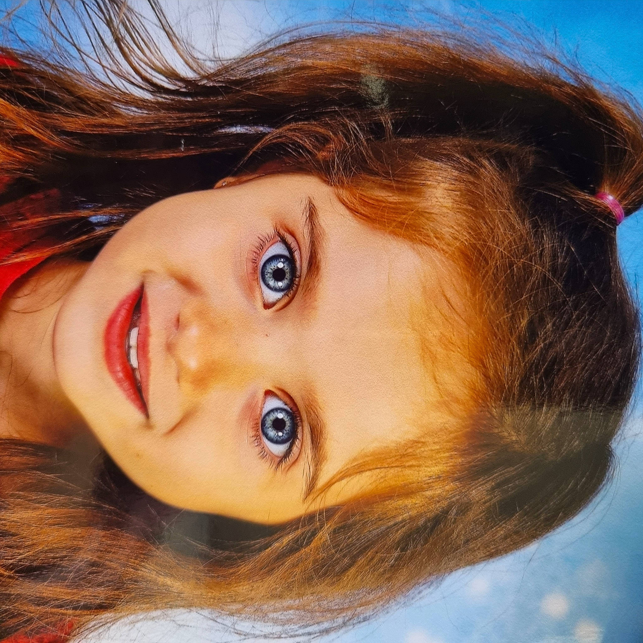 Liberty participe au concours pour gagner de l'argent avec cette photo : azure, cheek, dress, eyebrow, eyelash, flash_photography, forehead, human_body, iris, jaw, joy, lip, mouth, nose, person, plant, skin, sky, smile, sunlight