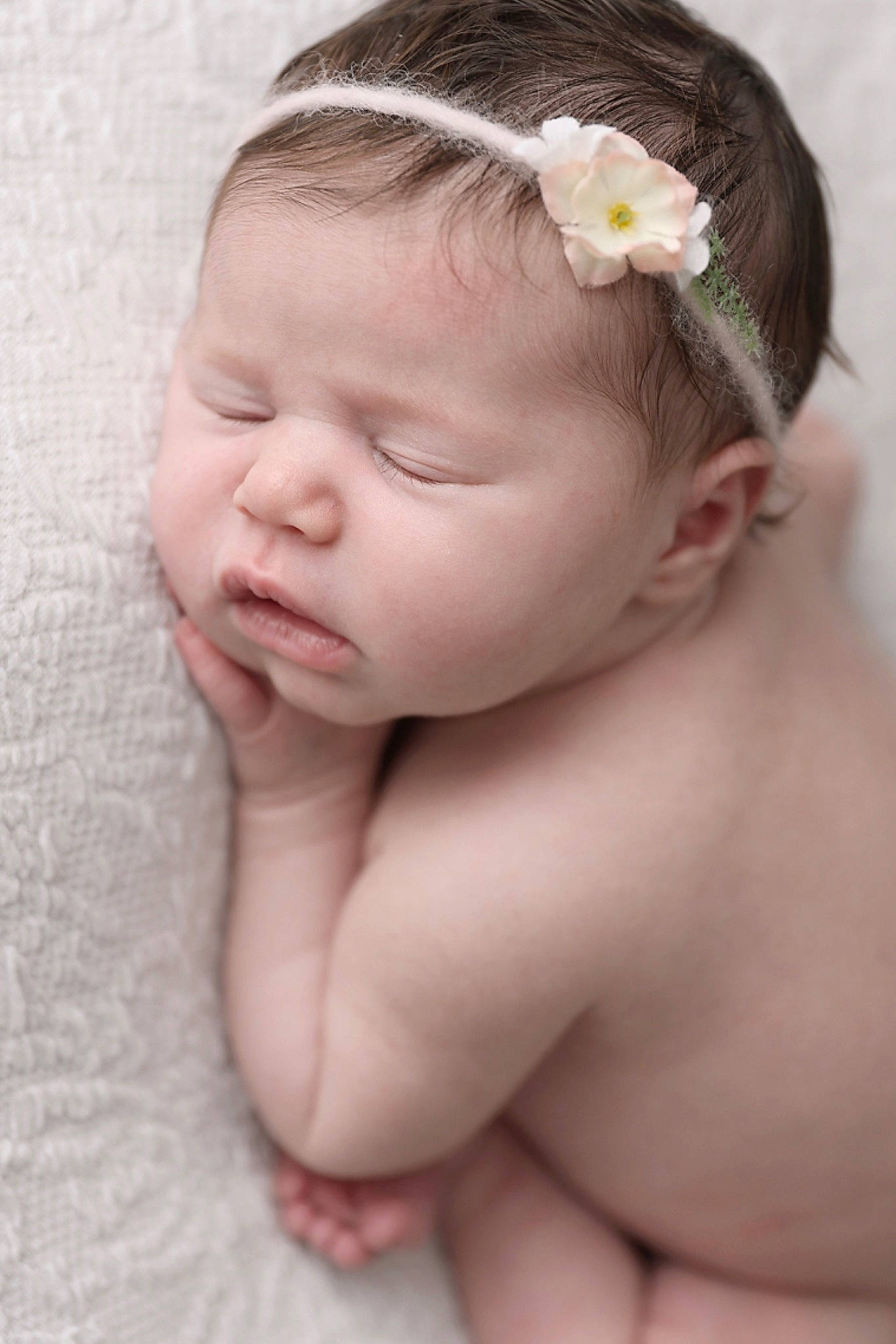 Inaya participe au concours pour gagner de l'argent avec cette photo : baby, baby_toddler_clothing, cheek, child, chin, comfort, eyebrow, eyelash, fashion_accessory, flower, foot, gesture, hair, happy, headband, headpiece, jewellery, neck, person, skin