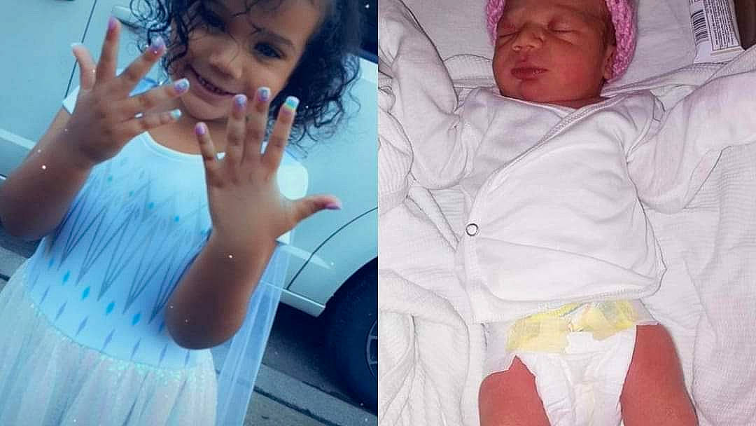 Vanessa is registered to the contest to win money with this photo: baby, child, comfort, eyelash, finger, fun, gesture, hand, happy, jewellery, linens, mouth, nail, nose, person, skin, sleep, sleeve, t_shirt, thumb