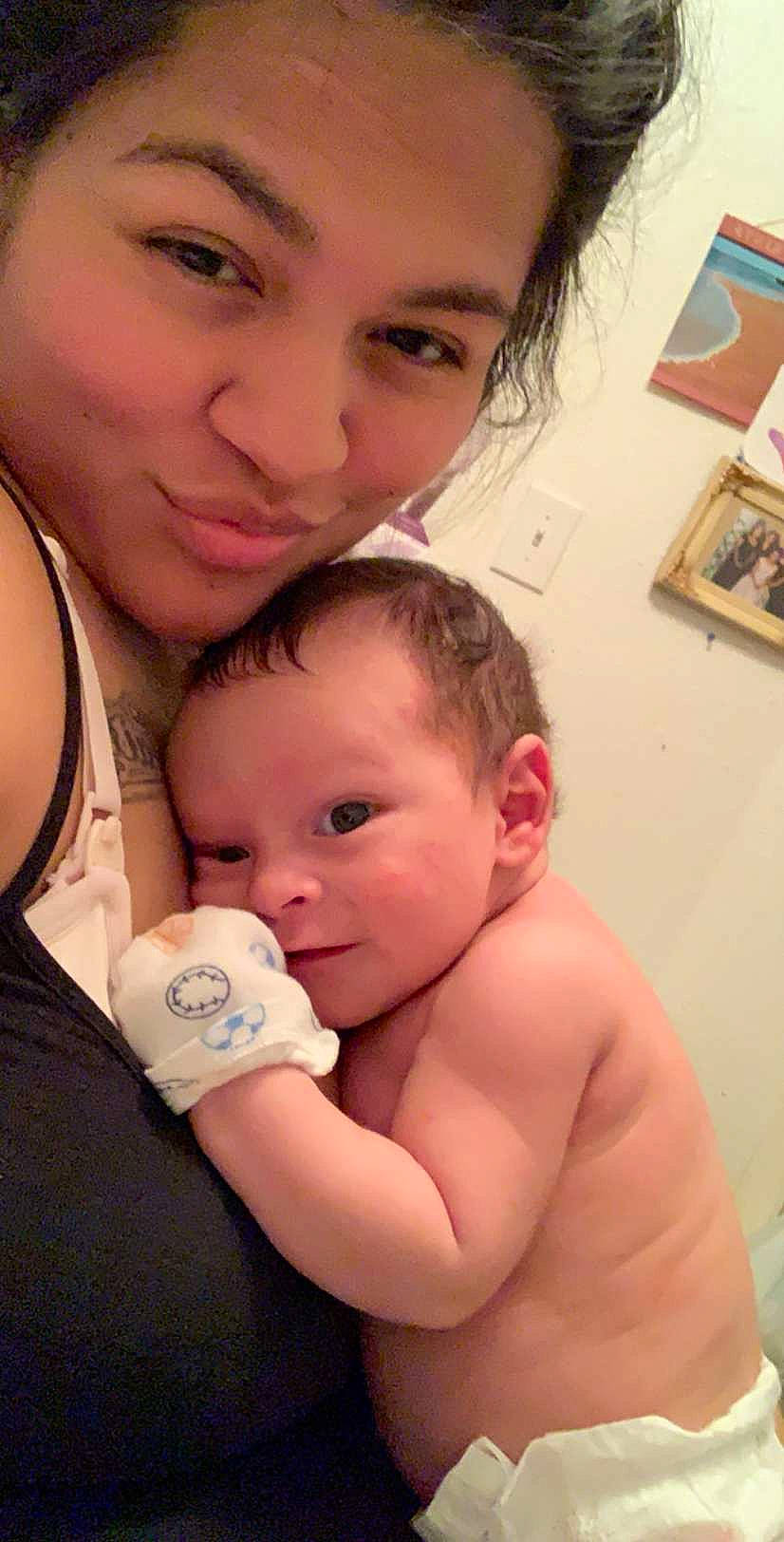 Aron is registered to the contest to win money with this photo: abdomen, arm, cheek, child, daughter, day, finger, forehead, girl, head, infant, mother, nose, person, product, selfie, skin, toddler, trunk