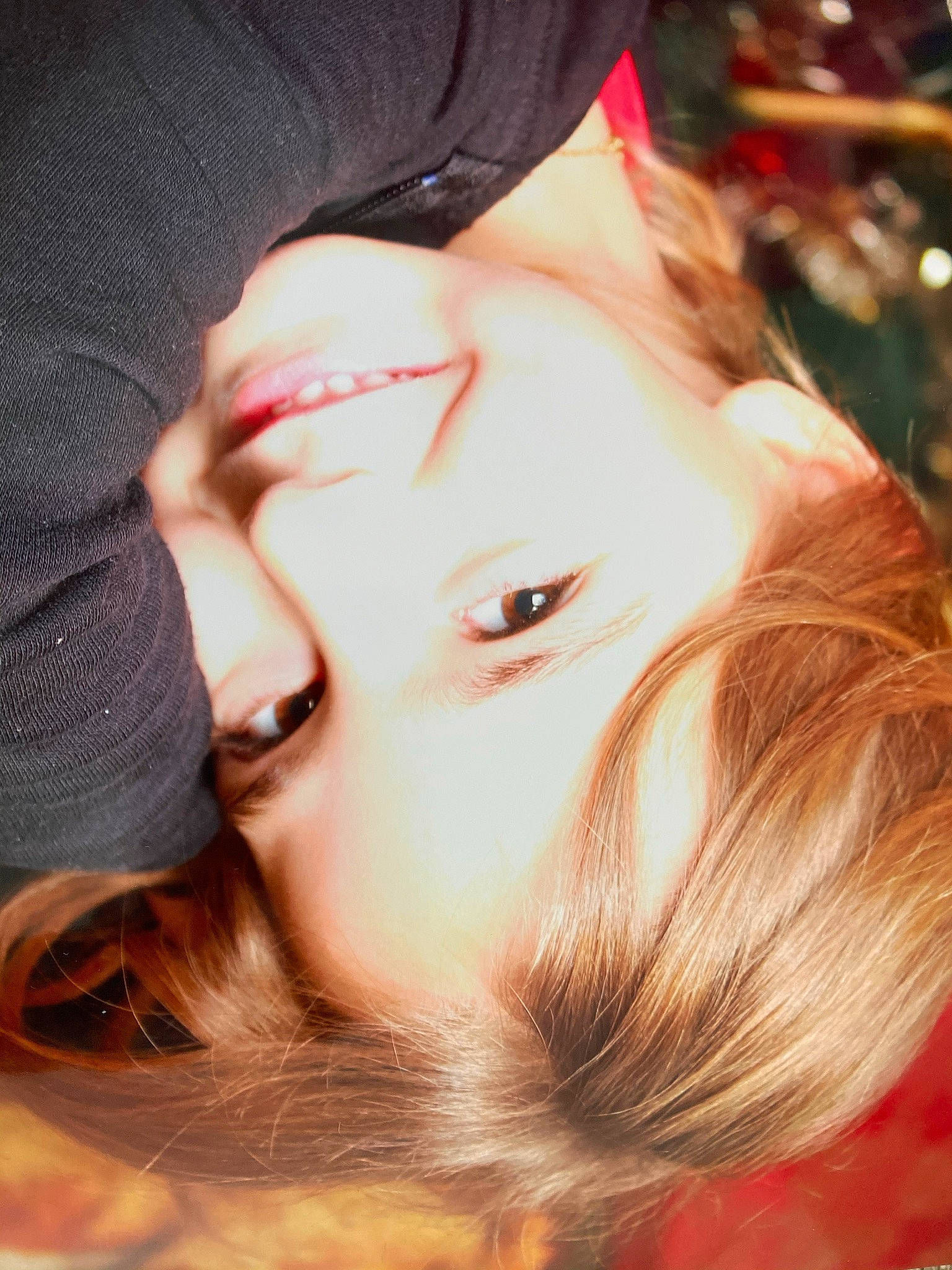 Léna participe au concours pour gagner de l'argent avec cette photo : black_hair, brown_hair, cheek, ear, eyebrow, eyelash, flash_photography, fun, gesture, grass, happy, iris, jaw, joy, lip, long_hair, mouth, neck, nose, person