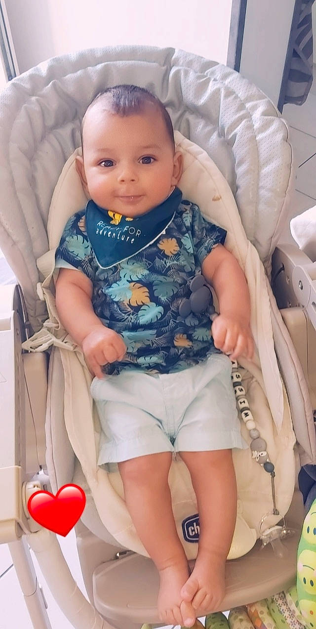 Kassim a rejoint le concours — aidez-le/la à gagner de superbes lots ! baby, baby_toddler_clothing, beauty, cheek, child, comfort, finger, hairstyle, head, iris, mouth, organ, person, photograph, product, skin, smile, snapshot, thigh, toddler