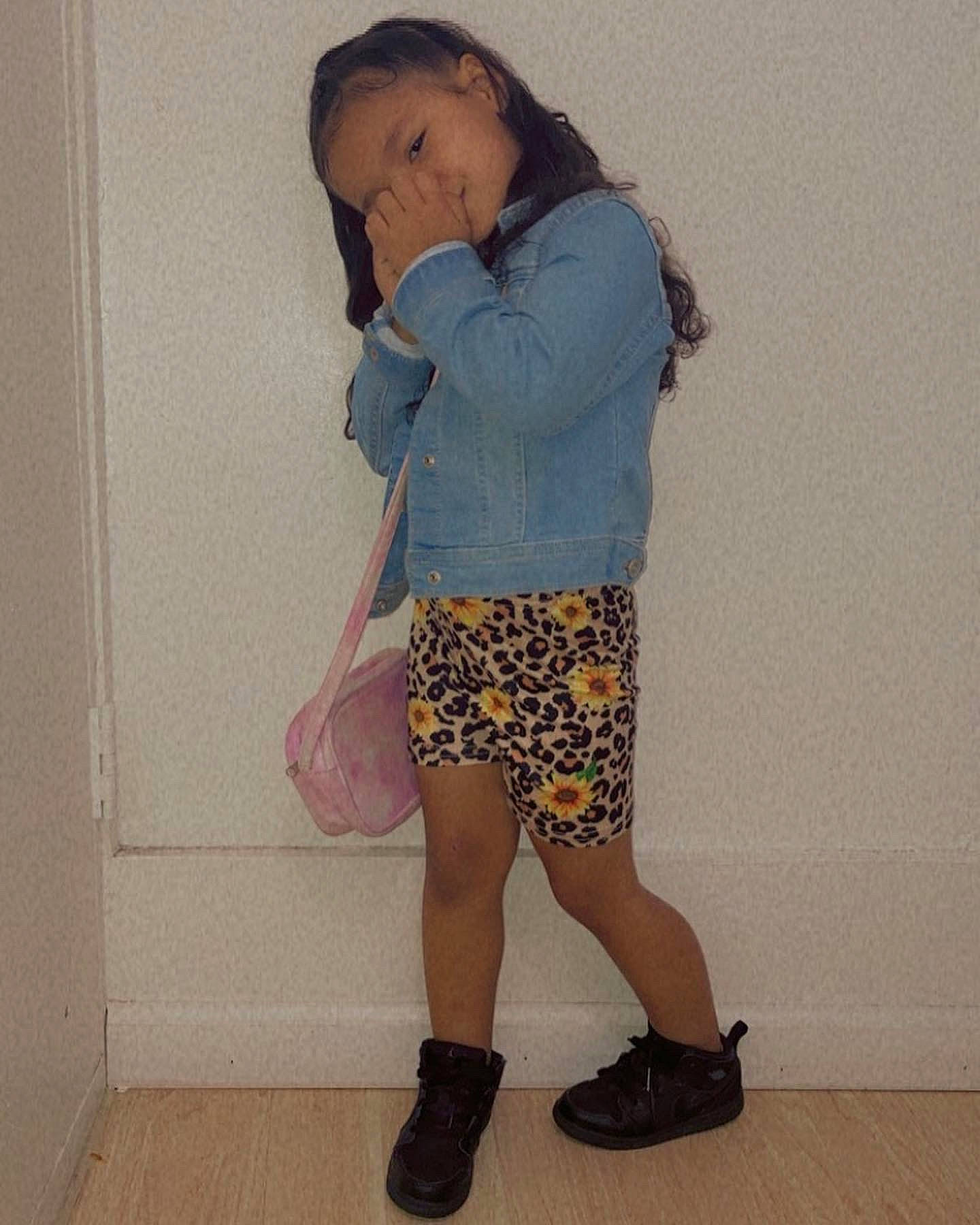 Leliani is registered to the contest to win money with this photo: calf, denim, elbow, face, fashion_design, hair, head, human_leg, knee, leg, long_hair, pattern, person, shoe, shorts, sleeve, sportswear, t_shirt, thigh, trunk