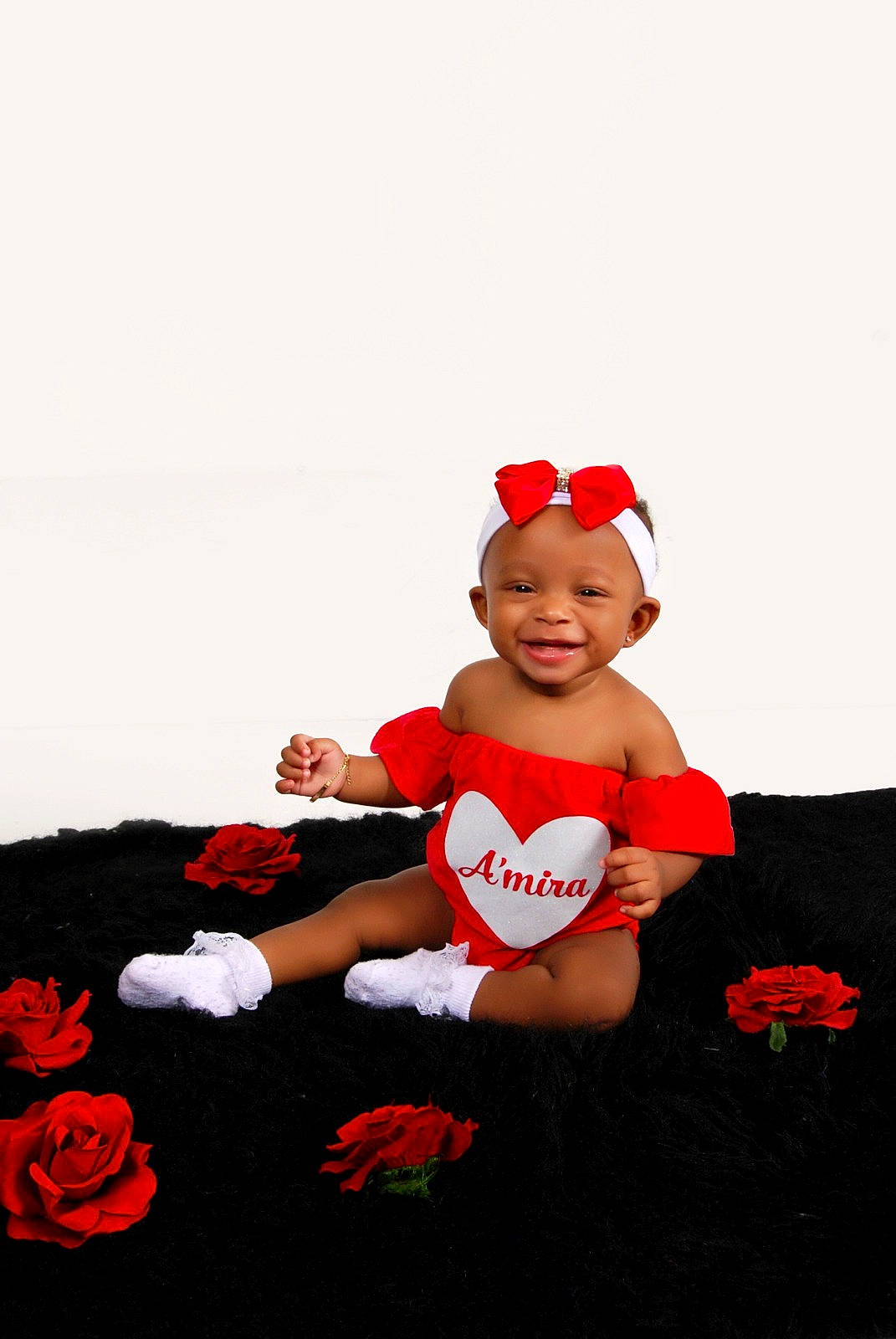 Amira is registered to the contest to win money with this photo: baby, baby_toddler_clothing, cap, carmine, christmas, costume_hat, event, fictional_character, flash_photography, happy, headwear, holiday, joy, lap, person, plant, red, santa_claus, sleeve, smile