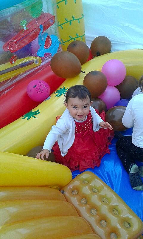 Octavia a rejoint le concours — aidez-le/la à gagner de superbes lots ! baby_toddler_clothing, balloon, child_model, egg, inflatable, joy, outdoor_play_equipment, person, pink, play, playground, yellow