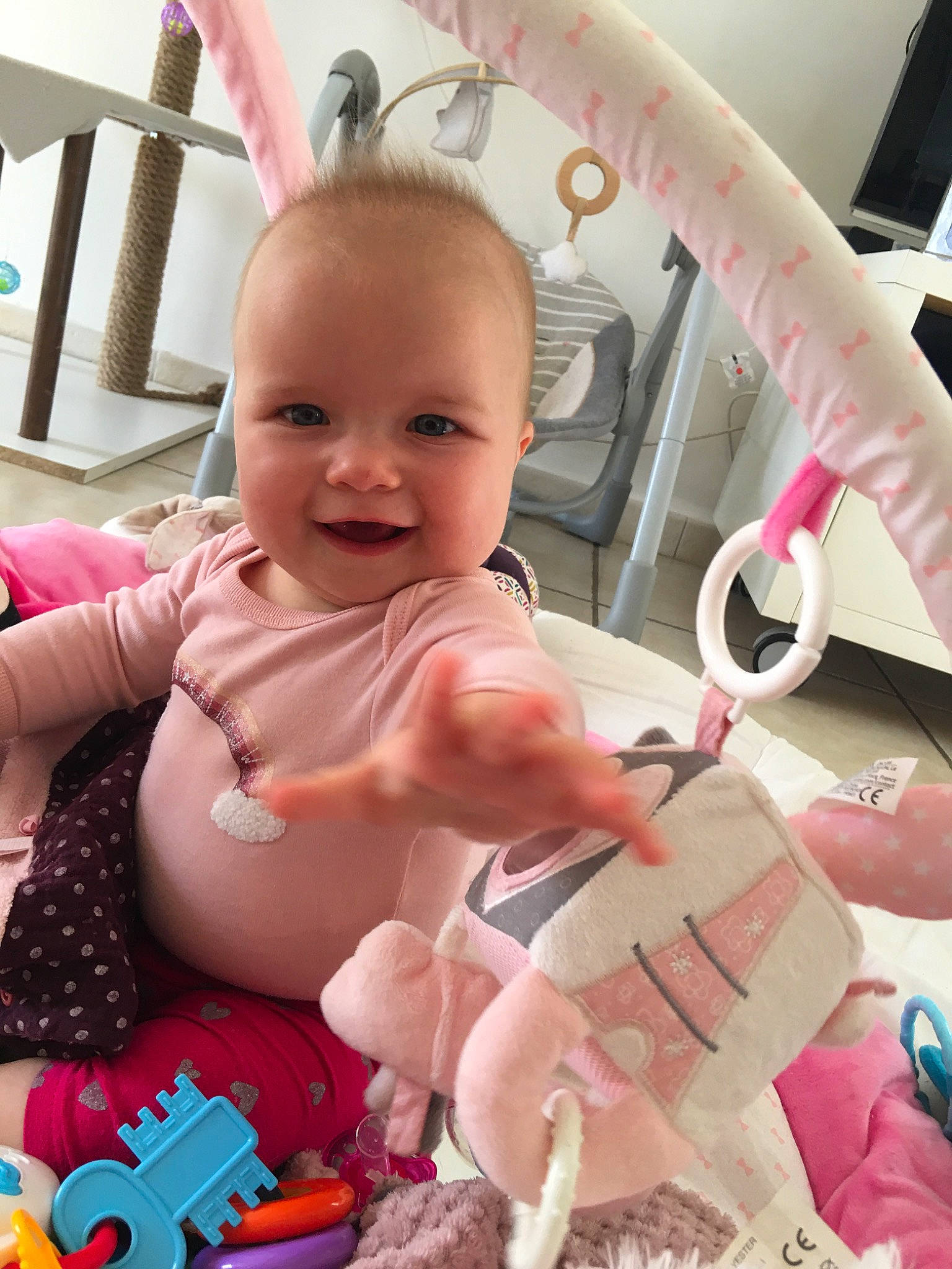 Julianna participe au concours pour gagner de l'argent avec cette photo : baby, baby_products, baby_toddler_clothing, cheek, child, ear, finger, head, joy, person, pink, play, product, skin, smile, toddler, toy