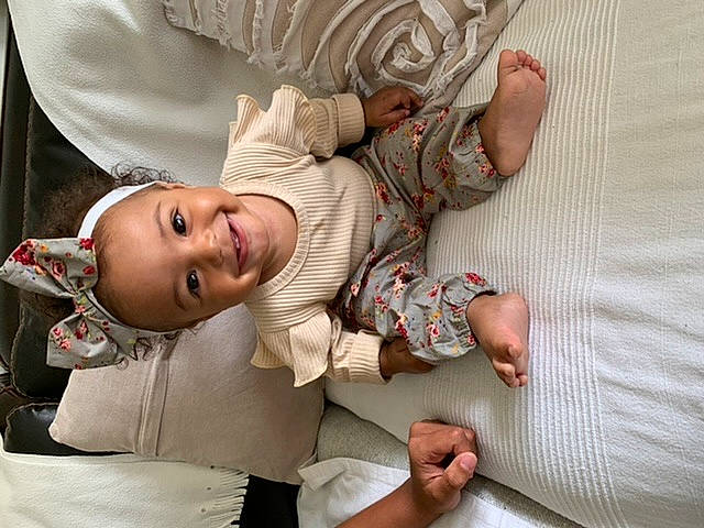 Dayana participe au concours pour gagner de l'argent avec cette photo : arm, baby, child, joy, leg, person, toddler