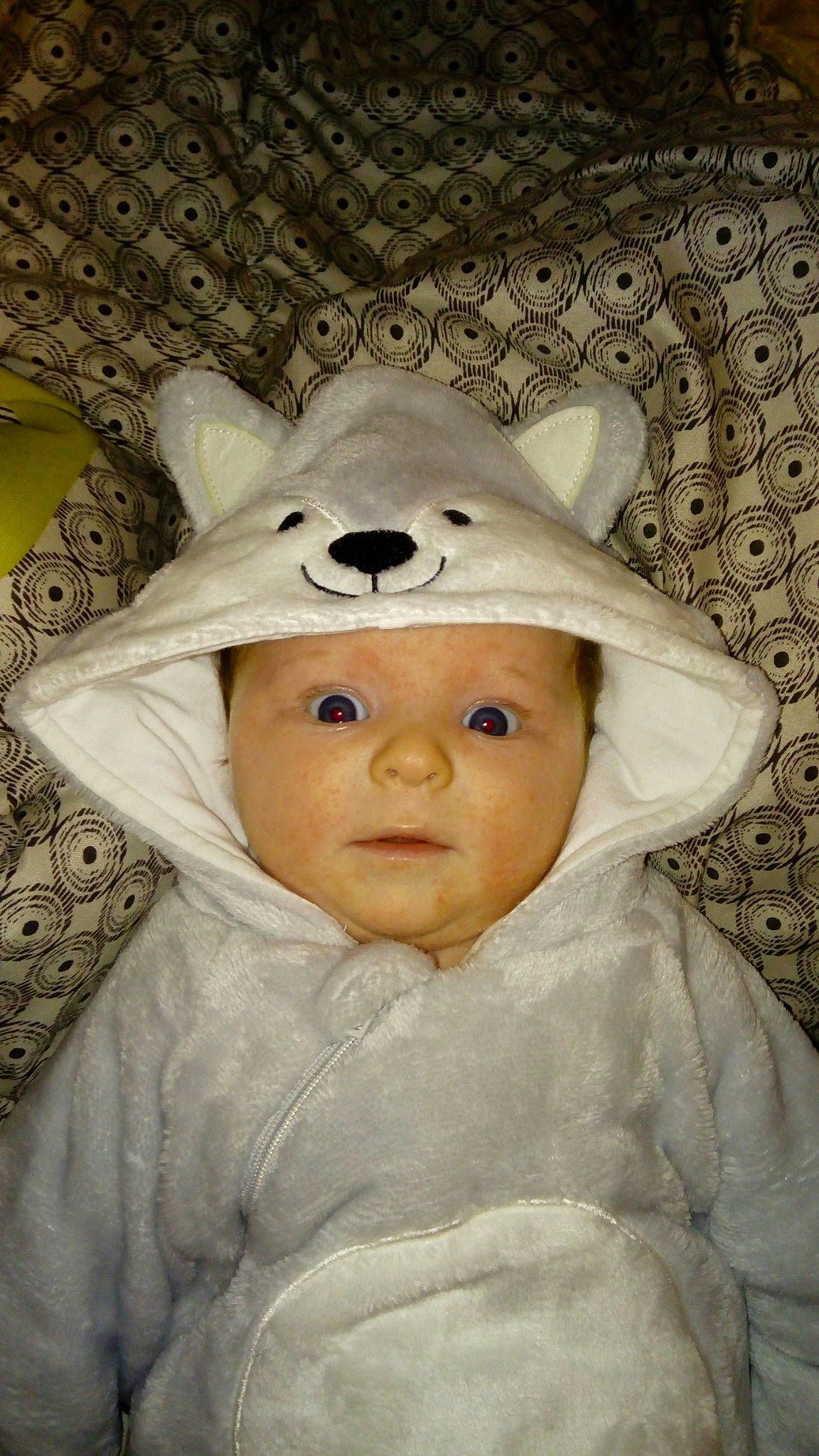 Abigaëlle a rejoint le concours — aidez-le/la à gagner de superbes lots ! baby, baby_products, baby_toddler_clothing, beanie, cap, cheek, child, comfort, costume_hat, eyelash, fashion_accessory, fun, fur, happy, headgear, headwear, linens, nose, person, product