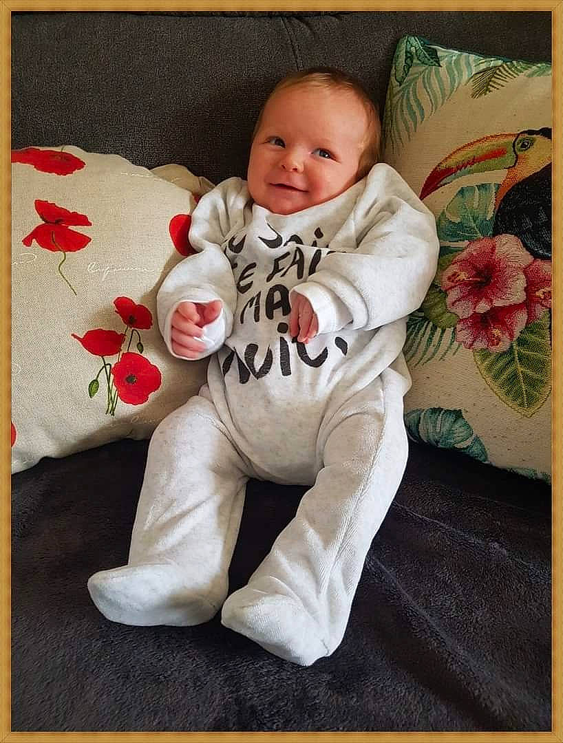 Abigaëlle a rejoint le concours — aidez-le/la à gagner de superbes lots ! arm, baby, baby_products, baby_sleeping, baby_toddler_clothing, carmine, child, comfort, face, foot, happy, head, human_body, linens, pattern, person, sitting, sleeve, smile, textile
