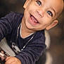Maël a rejoint le concours — aidez-le/la à gagner de superbes lots ! toddler, child, smiling, blue_eyes, happy, portrait, close_up, face, baby, cute, expression, hand, clothing, necklace, indoor, person, skin, head, young_child, joy