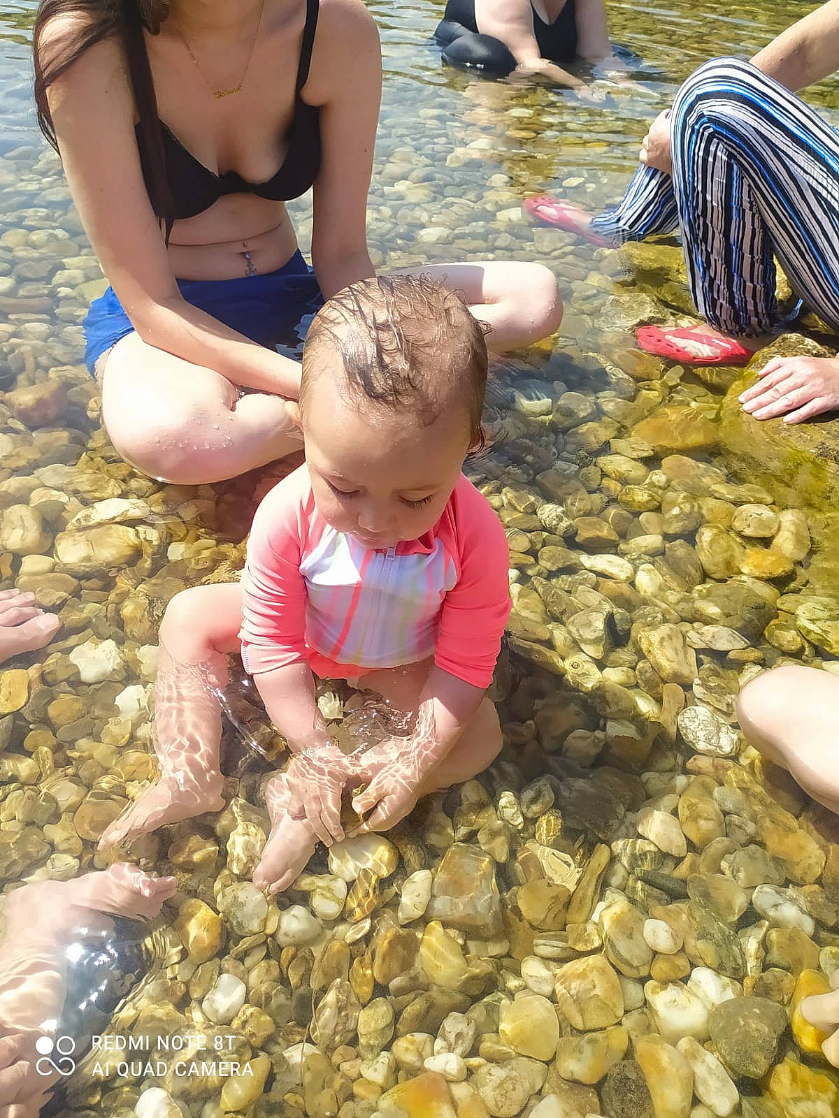 Alexia a rejoint le concours — aidez-le/la à gagner de superbes lots ! adaptation, child, fun, leisure, pebble, people, people_in_nature, person, photograph, recreation, rock, shorts, snapshot, soil, spring, summer, thigh, toddler, vacation, vertebrate