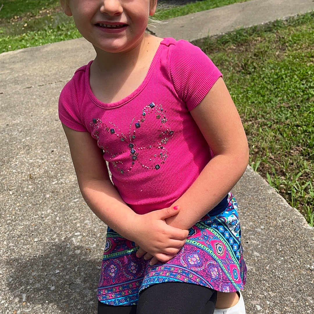 Jerzie is registered to the contest to win money with this photo: alloywheel, car, carwheel, child, clothing, face, female, girl, head, machine, person, photography, portrait, shorts, spoke, t_shirt, tire, transportation, vehicle, wheel