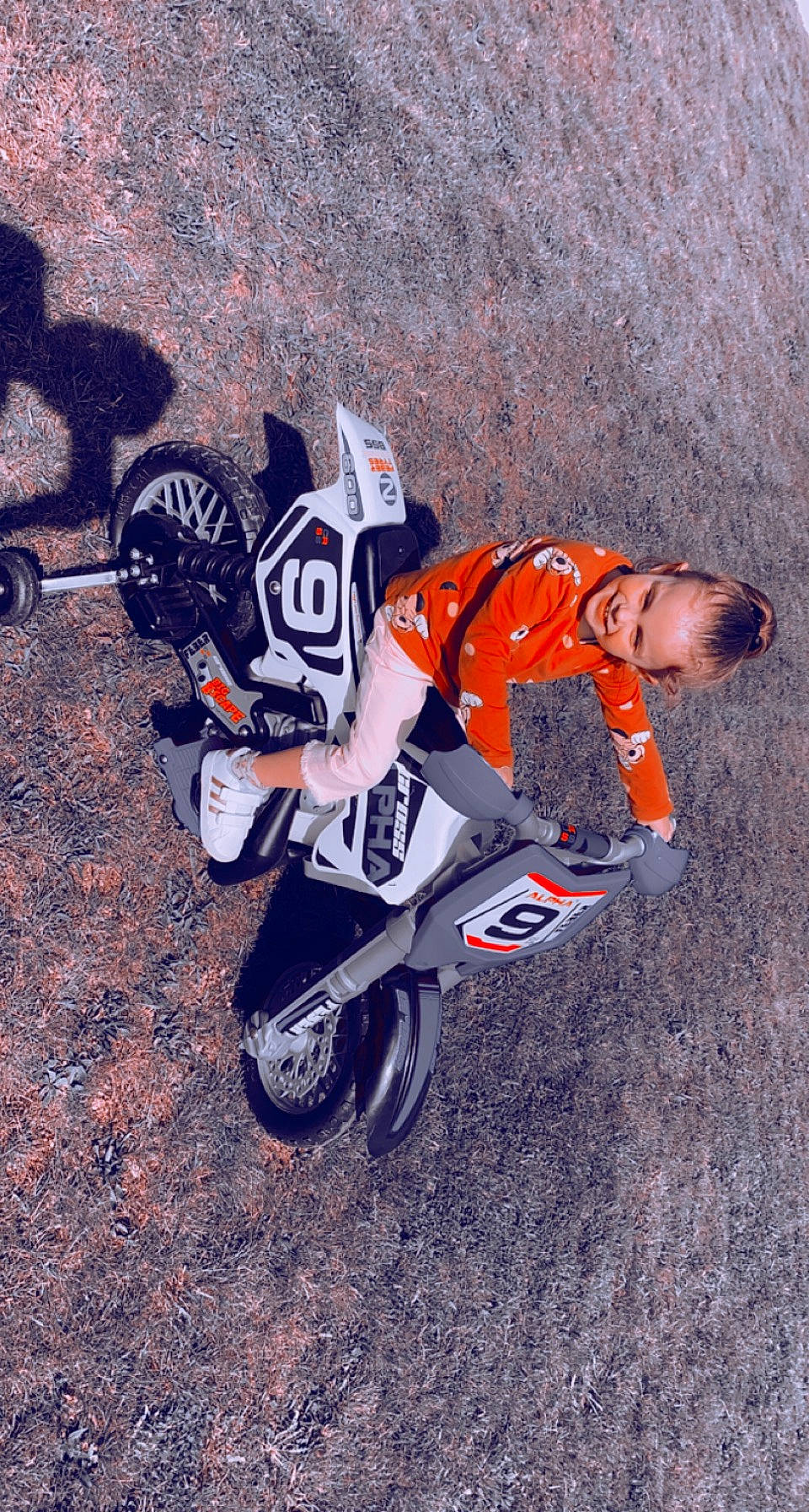 Camille participe au concours pour gagner de l'argent avec cette photo : art, asphalt, auto_part, automotive_design, automotive_tire, automotive_wheel_system, helmet, joy, motocross, motor_vehicle, motorcycle_racer, motorcycling, motorsport, person, rolling, sports_equipment, sports_gear, stunt, stunt_performer, tire