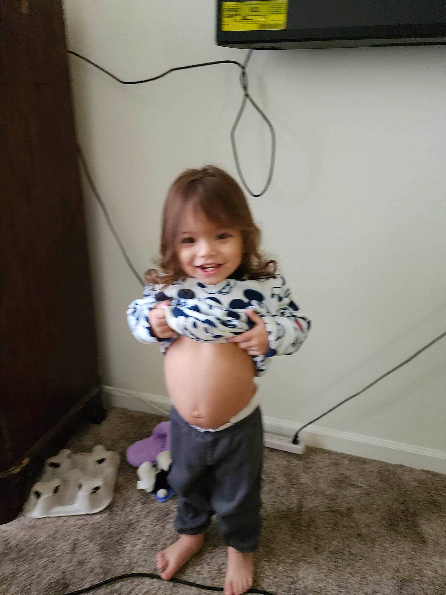 Rhasaad is registered to the contest to win money with this photo: baby, baby_toddler_clothing, barefoot, child, elbow, floor, flooring, foot, fun, happy, human_leg, joint, joy, knee, person, sandal, sleeve, smile, standing, t_shirt