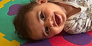 Emilio participe au concours pour gagner de l'argent avec cette photo : baby, child, clothing, colorful, cushion, cute, floor, foam_mat, happy, head, indoor, infant, pattern, person, play, playtime, puzzle_mat, smiling, toddler, toy