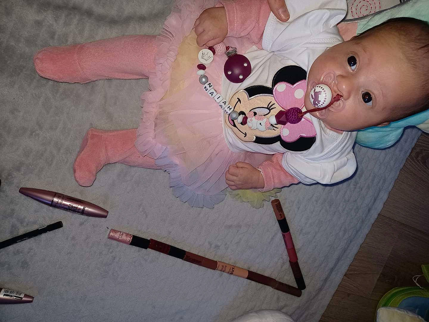 Naïah a rejoint le concours — aidez-le/la à gagner de superbes lots ! art, baby, baby_products, baby_safety, baby_toddler_clothing, baby_toys, boats_and_boating_equipment_and_supplies, brush, cheek, child, garden_tool, hand_tool, musical_instrument, organ, person, product, toddler, tool, visual_arts, wind_instrument