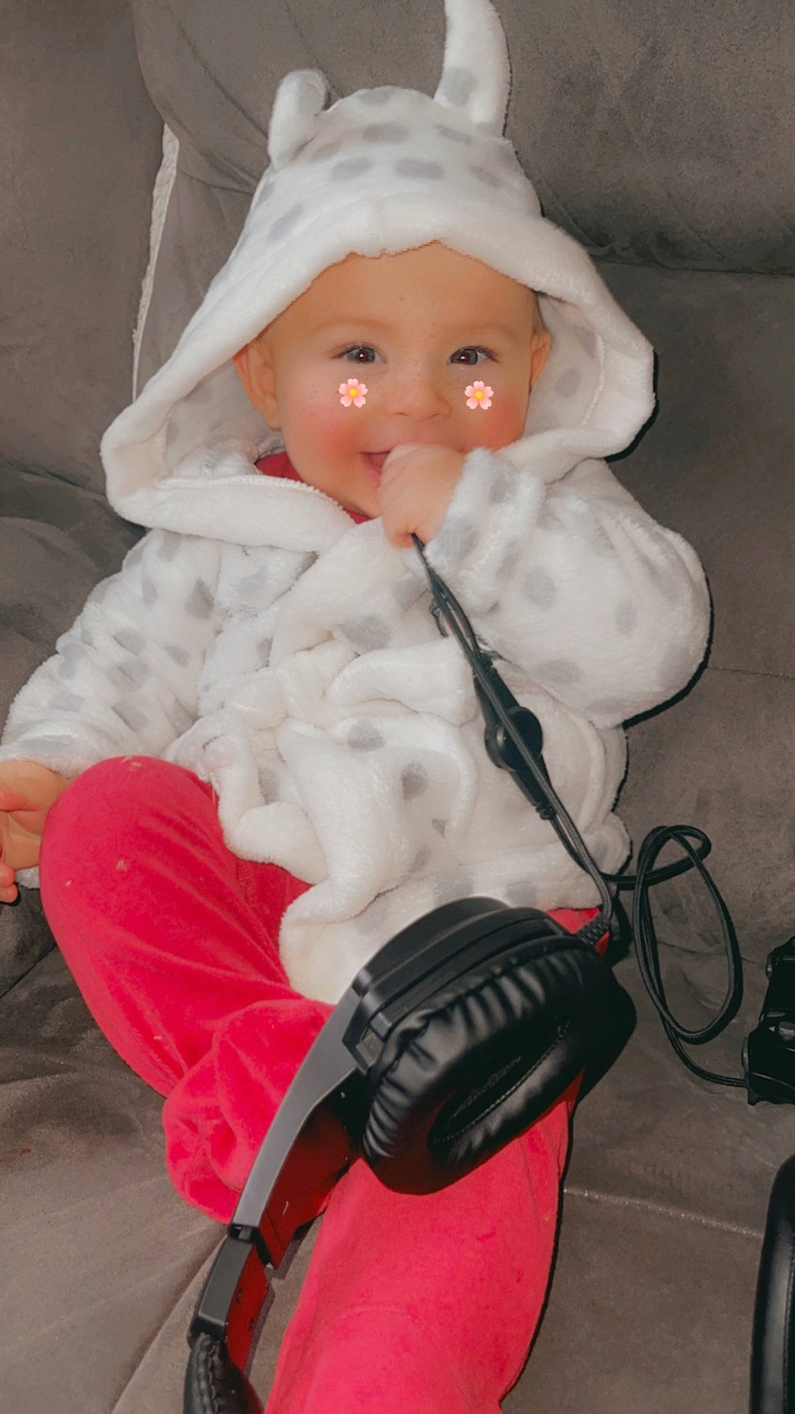 Maylone participe au concours pour gagner de l'argent avec cette photo : art, baby, cheek, chest, child, doll, eye, freezing, fur, glove, happy, headwear, joy, lip, person, sitting, sleeve, smile, strap, thumb