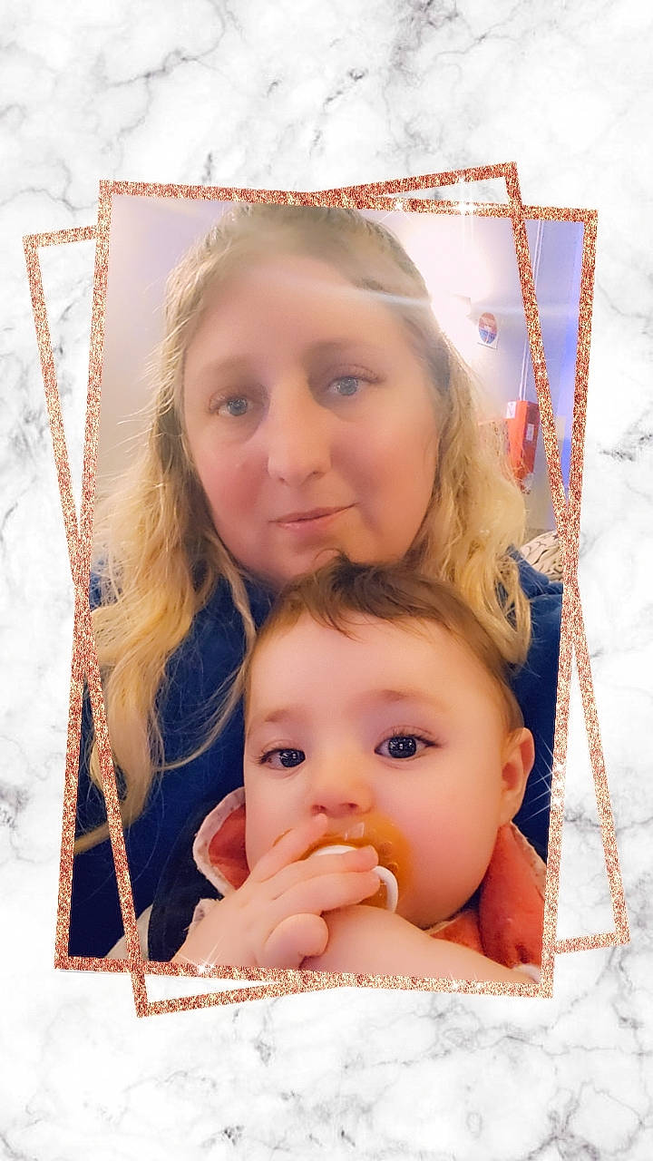 Inaya participe au concours pour gagner de l'argent avec cette photo : art, baby, beauty, cheek, child, facial_expression, fun, happy, head, human, iris, lip, organ, people_in_nature, person, photograph, photomontage, picture_frame, skin, stock_photography