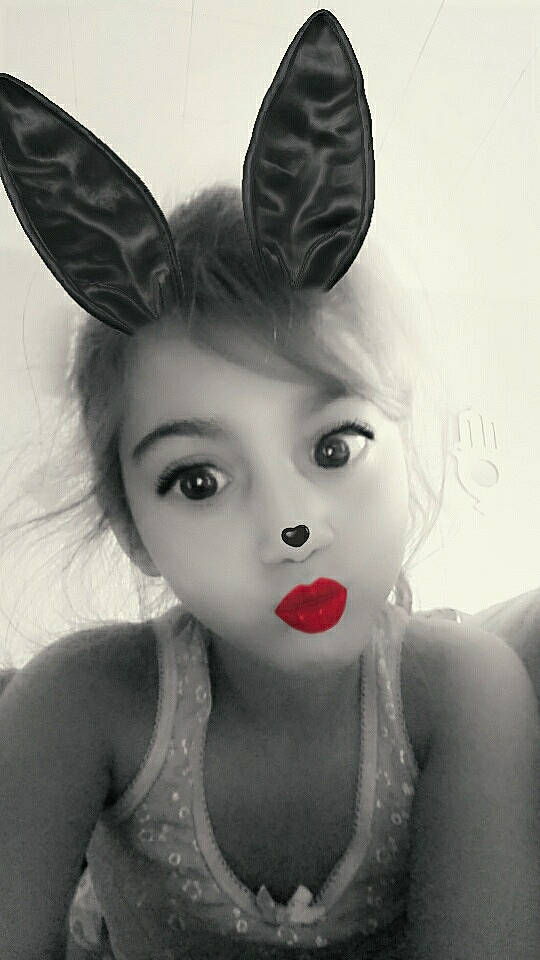 Shaima participe au concours pour gagner de l'argent avec cette photo : beauty, black_and_white, black_hair, ear, eye, eyelash, face, hair, head, human_body, lip, nose, organ, person, photo_shoot, photography, whiskers, white