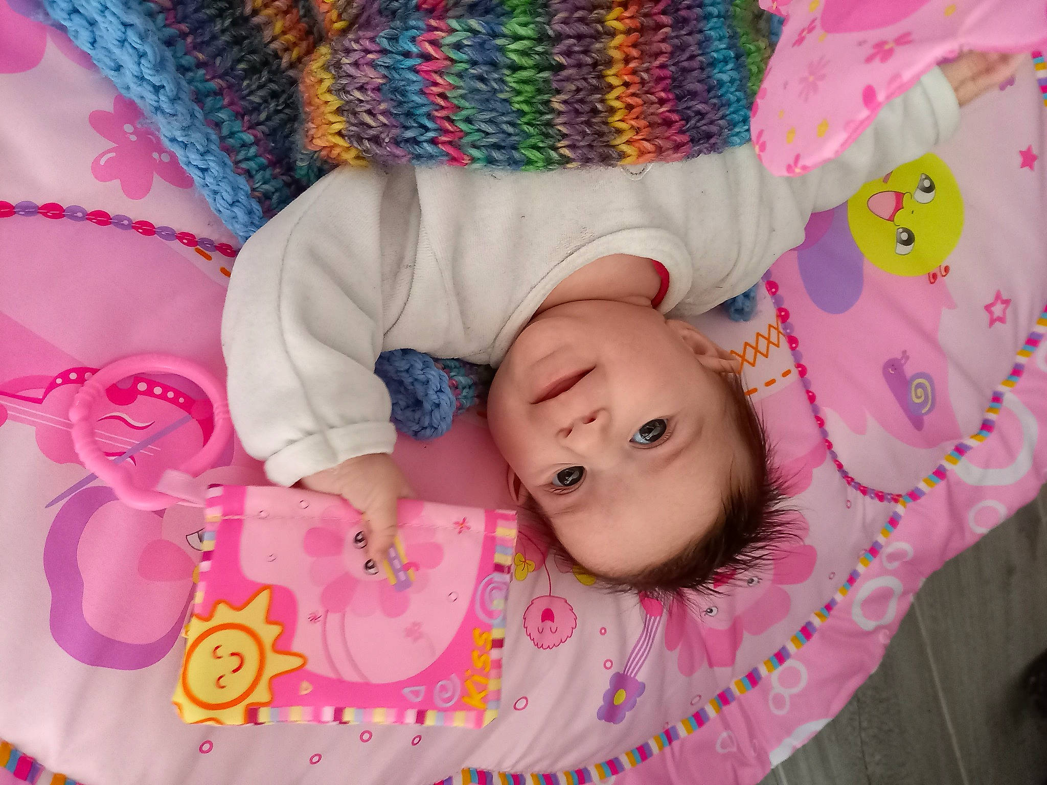 Océane participe au concours pour gagner de l'argent avec cette photo : baby, baby_products, baby_toddler_clothing, baby_toys, cheek, child, craft, creative_arts, knitting, linens, magenta, person, pink, product, textile, thread, toddler, wool, woolen