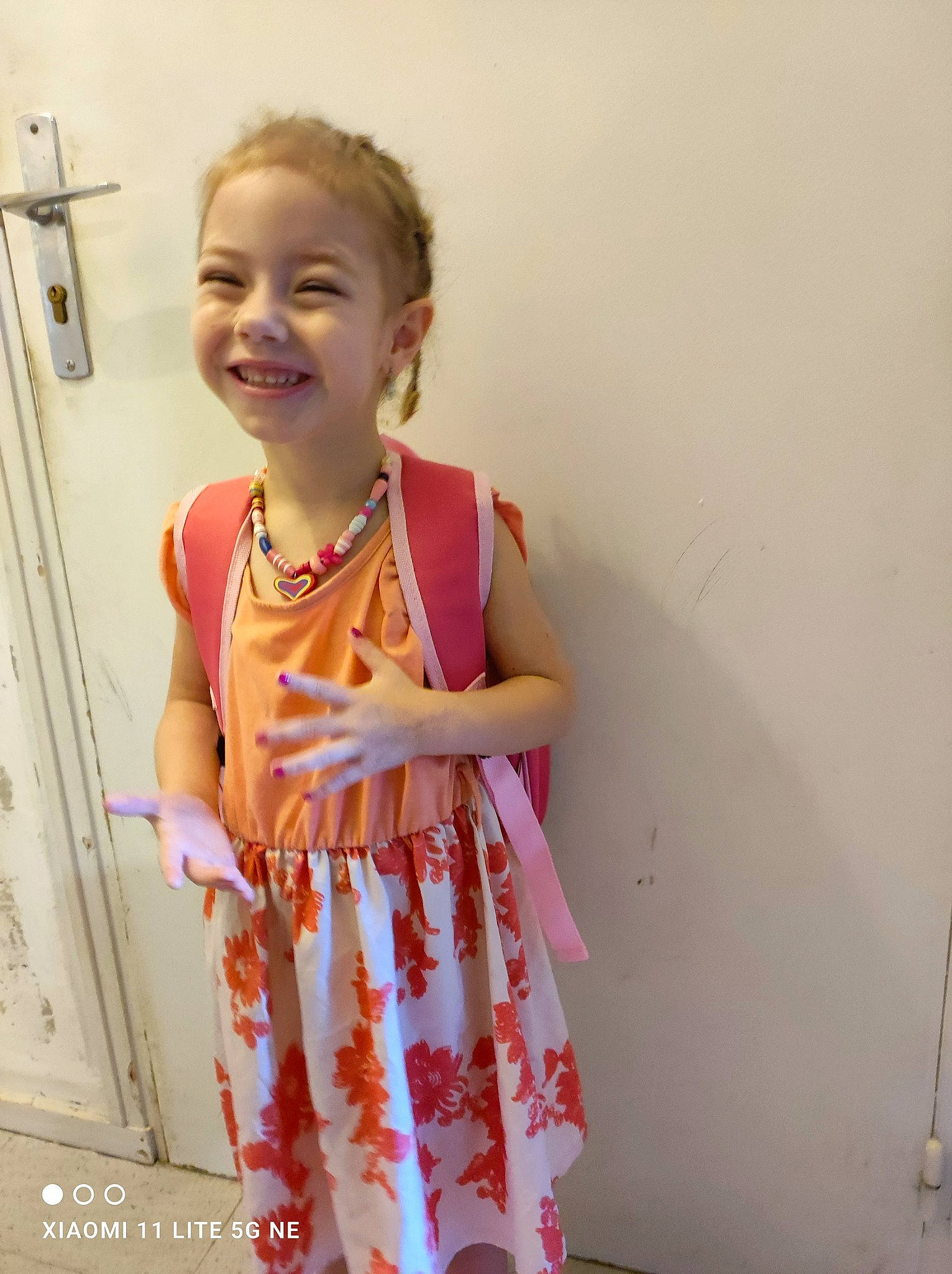 Athéna a rejoint le concours — aidez-le/la à gagner de superbes lots ! arm, baby_toddler_clothing, child, event, fashion_design, finger, fun, hairstyle, happy, human_body, joy, magenta, neck, one_piece_garment, pattern, person, shoulder, skin, sleeve, smile